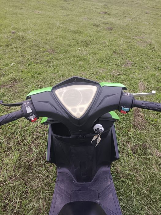 Продам скутер Racer Flame