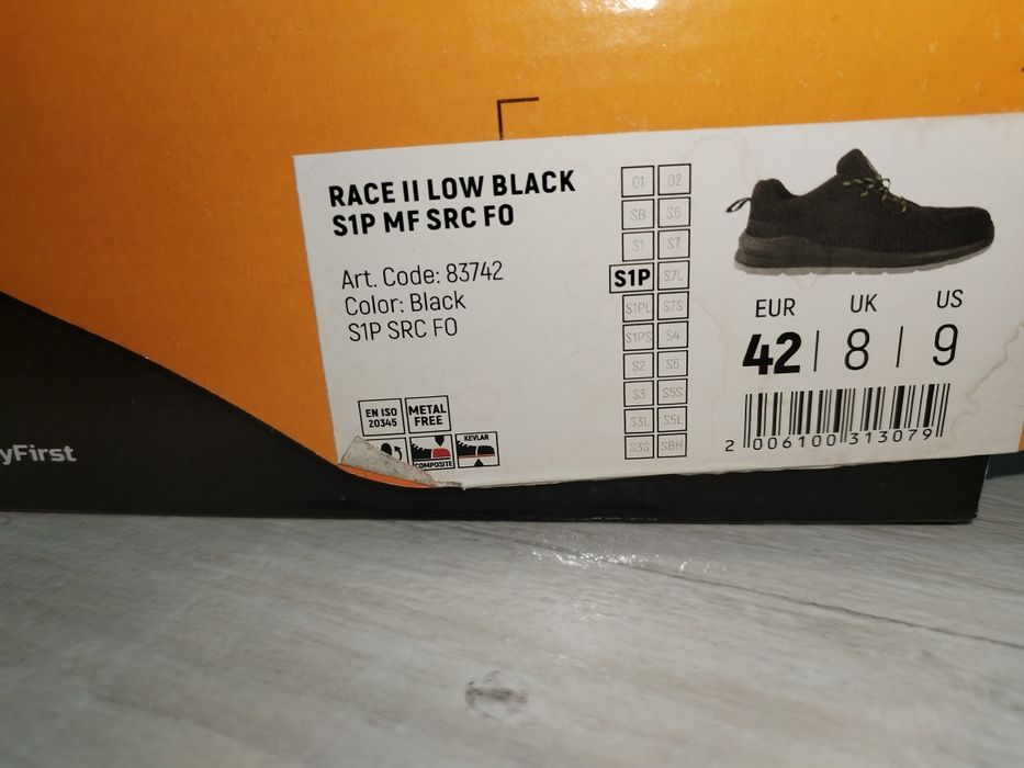 Работни обувки тип сейфти номер 42