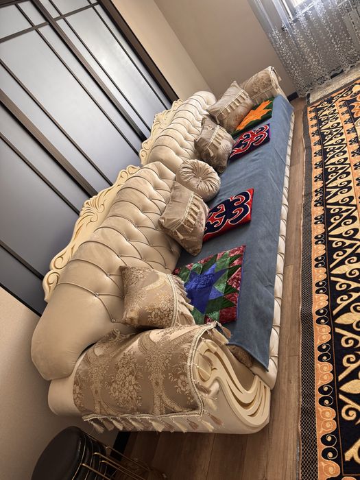 продам диван новый