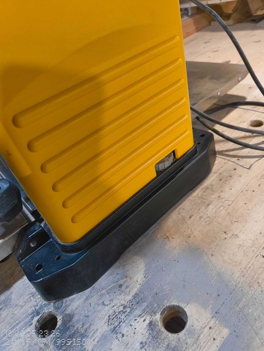 Продавам DeWALT733