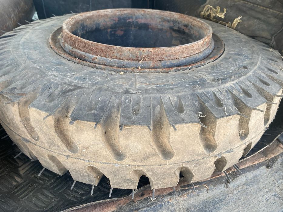 Шины 2 штуки на Кару