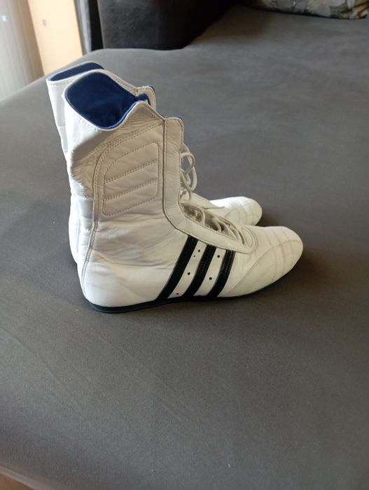 Adidas.дамски обувки