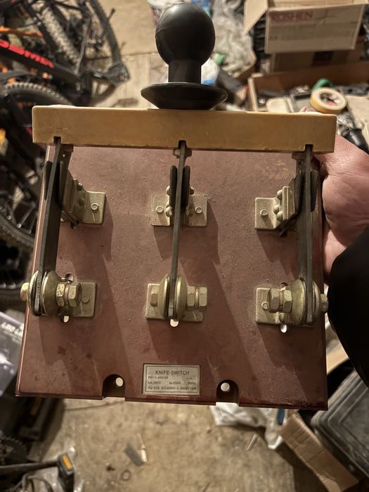 рубильник силовой (knife-switch)