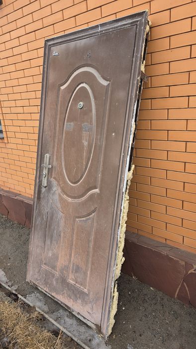Дверь отдам бесплатно