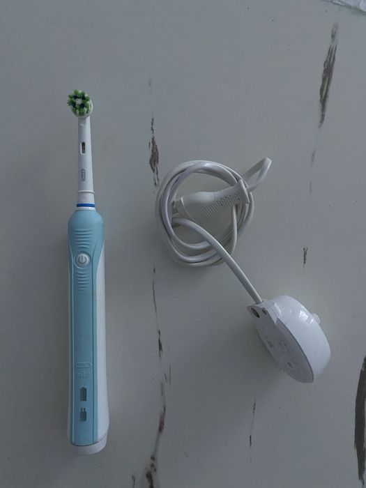 Periuță de dinți electrică reîncărcabilă Oral-B