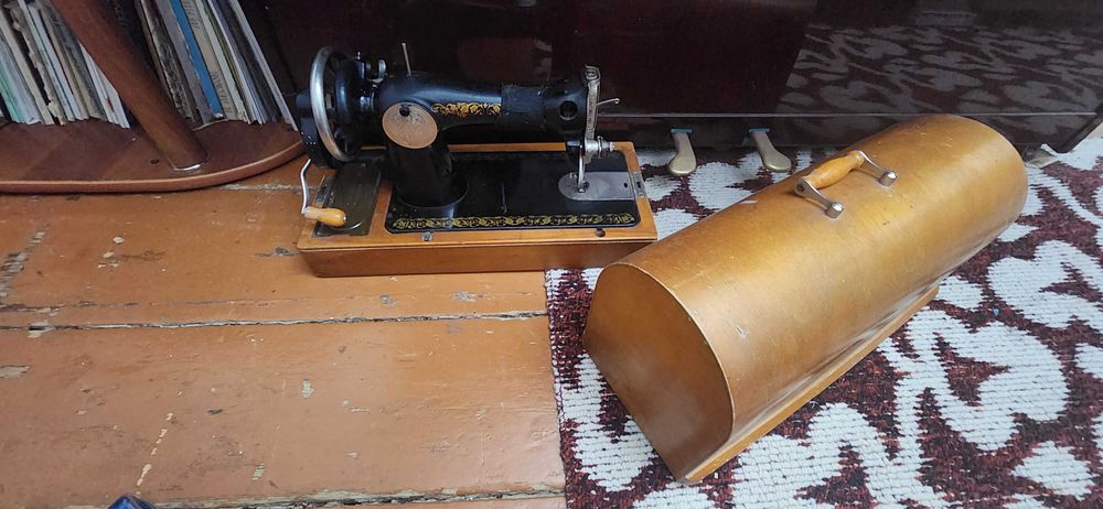 Ручная швейная машинка