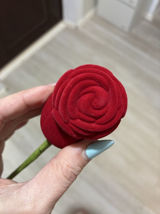 Cutie de bijuterii inel - forma trandafir