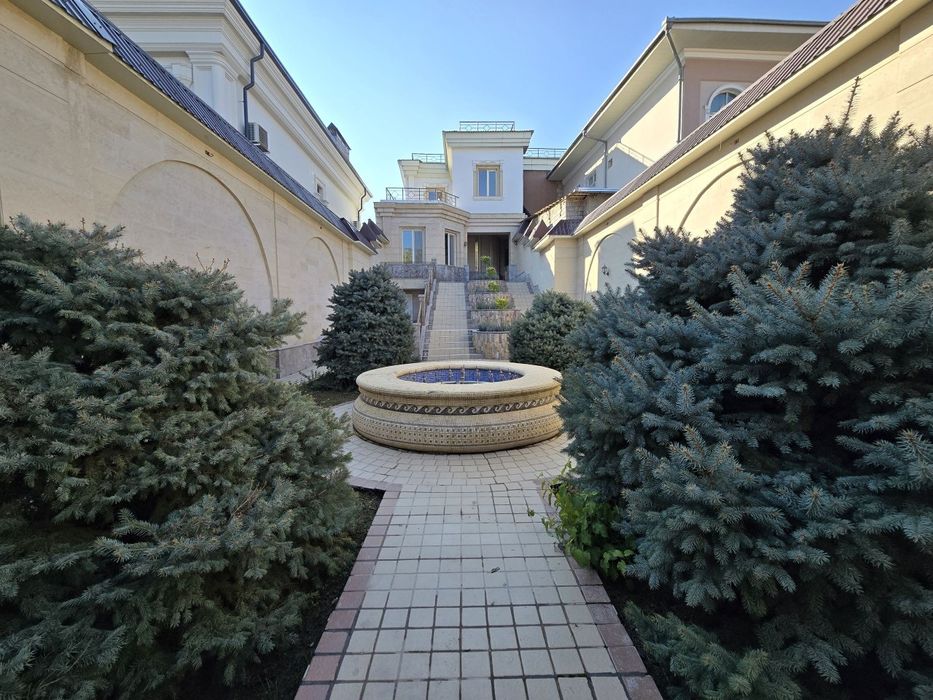 Продаётся вилла в центре Луначарского на 17,5 сотках,элитная махаля