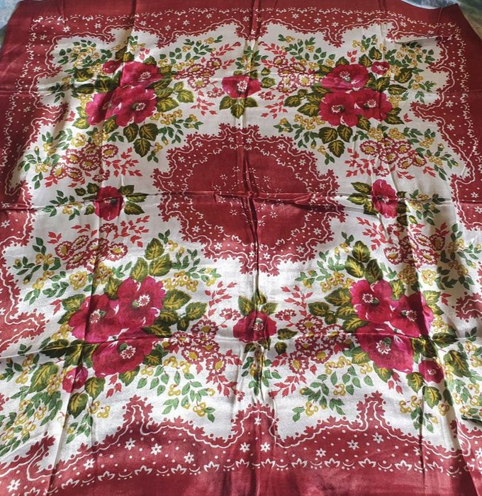 Винтажные платки из креп-сатина