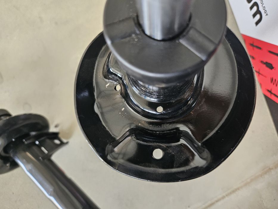 Комплект нови амортисьори предни  за ауди А3