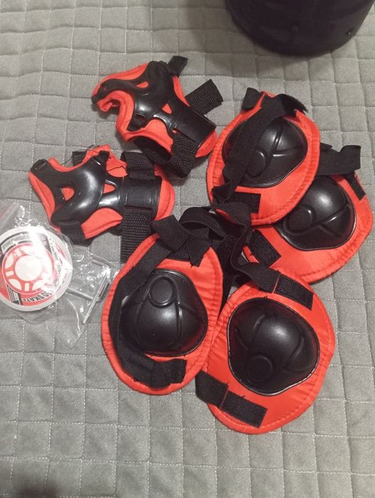 Продам коньки и ролики