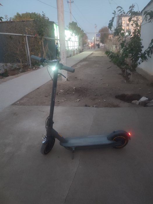 электросамокат    рассиядан   Кеган  холати  ало   заряатчги  бор