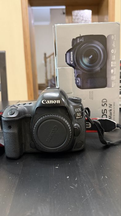Canon EOS 5D Mark IV body и объектив