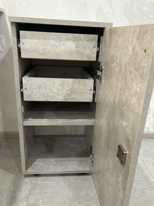 Столик мастера маникюра , аренда