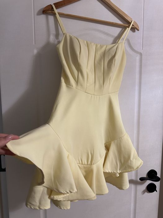 Жълта рокля