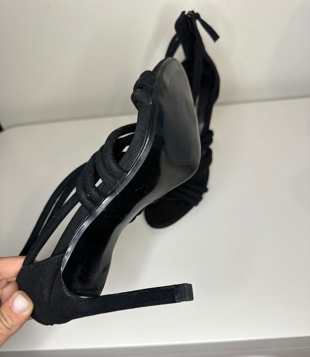 Zara Basic черни сандали с ток