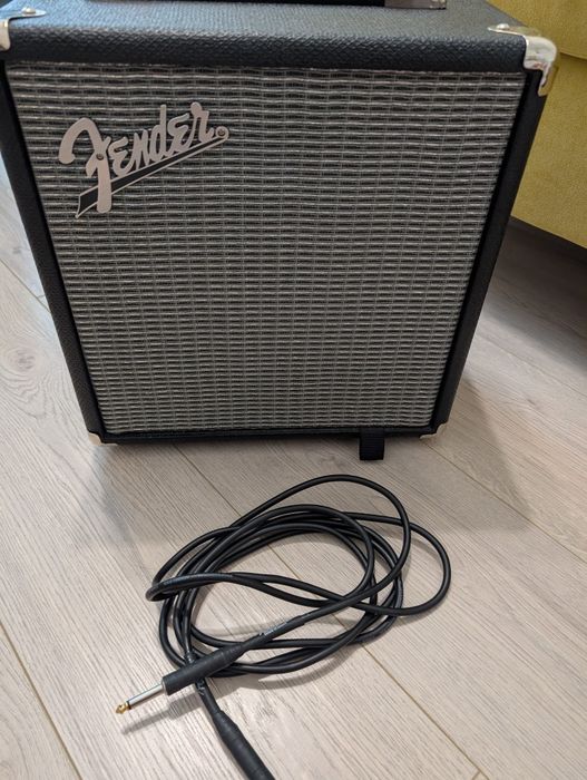 Set bass electric Squire Precision si amplificator - set sau separat