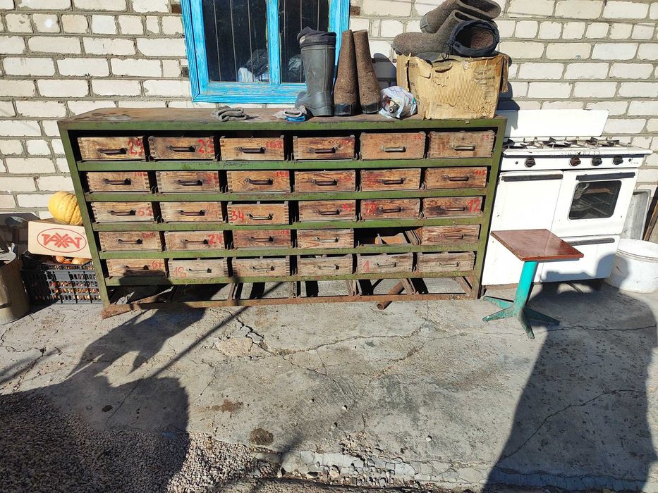 Продам стеллажи для инструмента