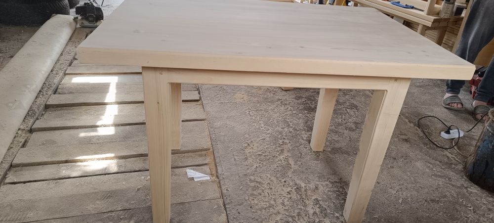 Продам стол деревянный