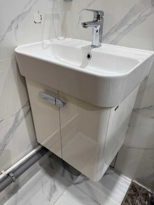 Раковины с тумбой и со смесителем Турецкая в отличном состоянии