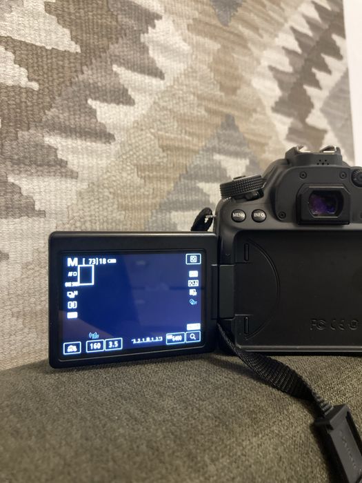 Canon EOS 80D + EF-S 18-135 mm