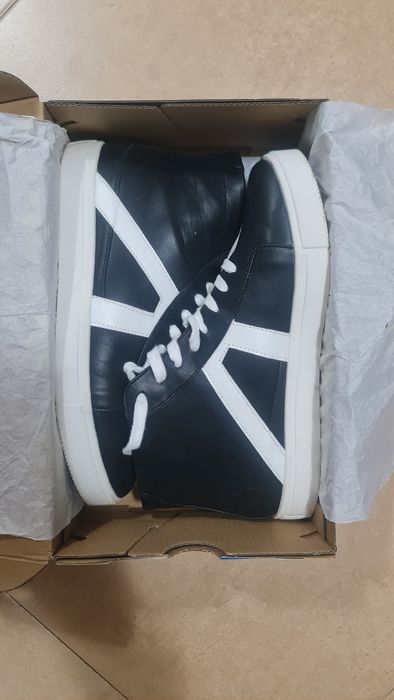 Естествена кожа кецове 42 от Англия