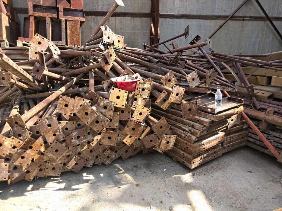 Продавам метален кофраж - универсал