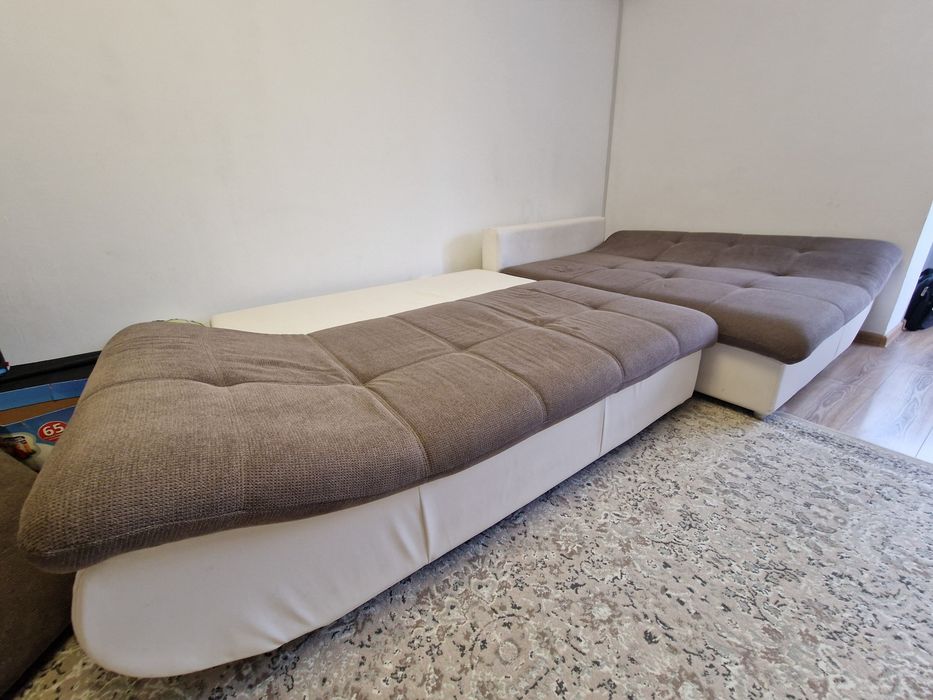 Colțar extensibil cu ladă de depozitare – stare foarte bună
