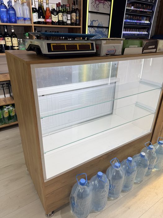 Кондитерский холодильник для кофейни