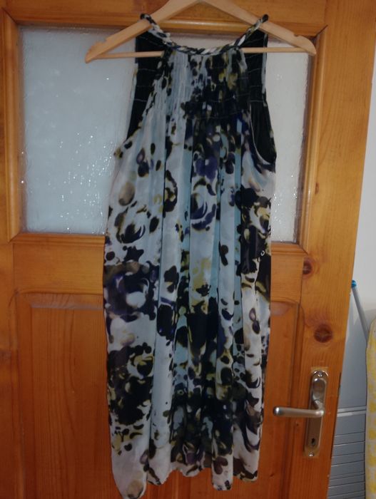 Рокля до коленете