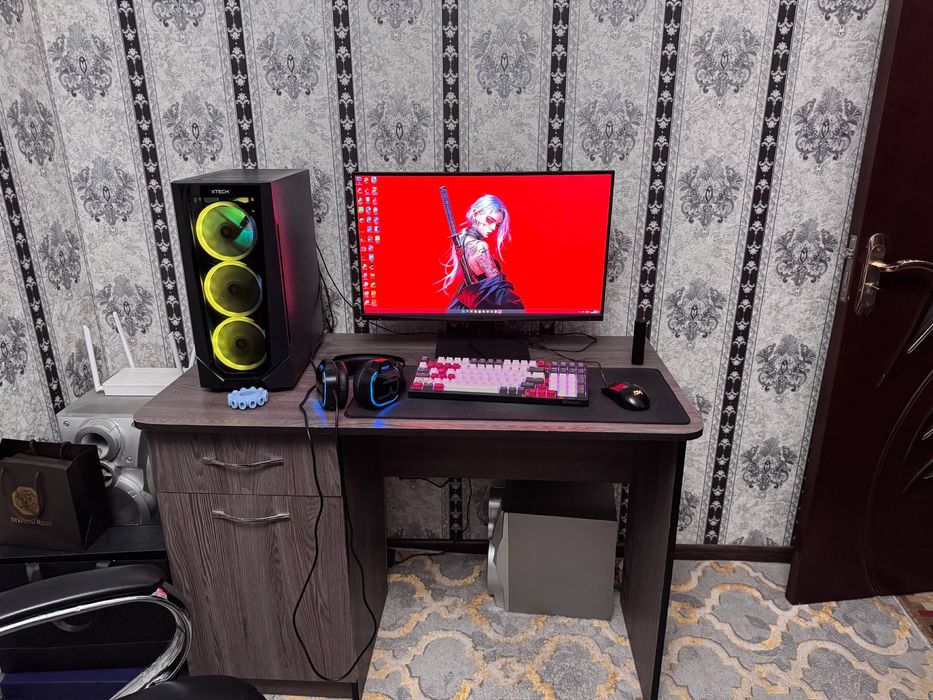 Kreslo   bilan     kampyuter   stol  sotiladi   holati.  zur  yangiday