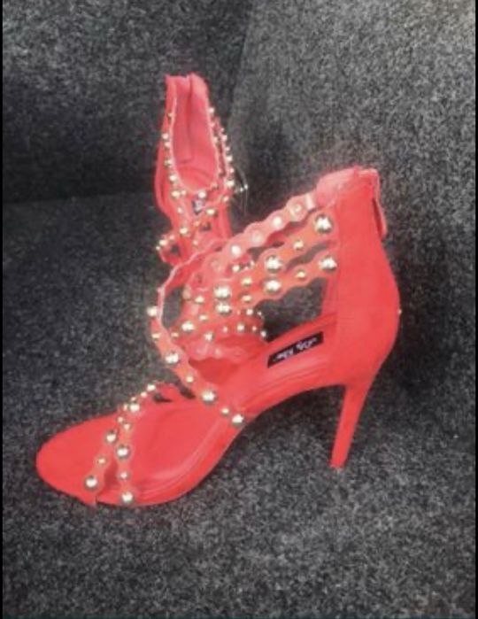 Sandale roșii elegante