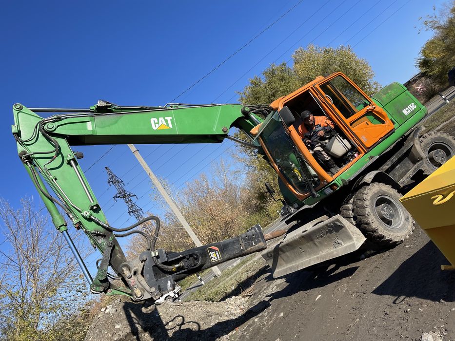 Экскаватор. Эксковатор. Гидромолот. Услуги. Есть гидромолот!