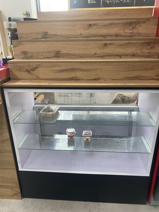 Кондитерский холодильник витринный