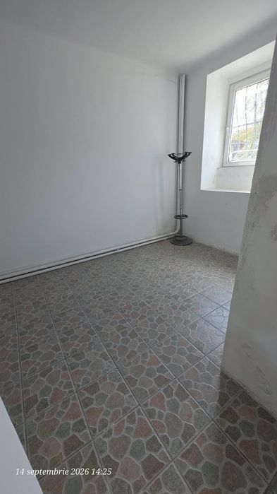 Vând spațiu comercial