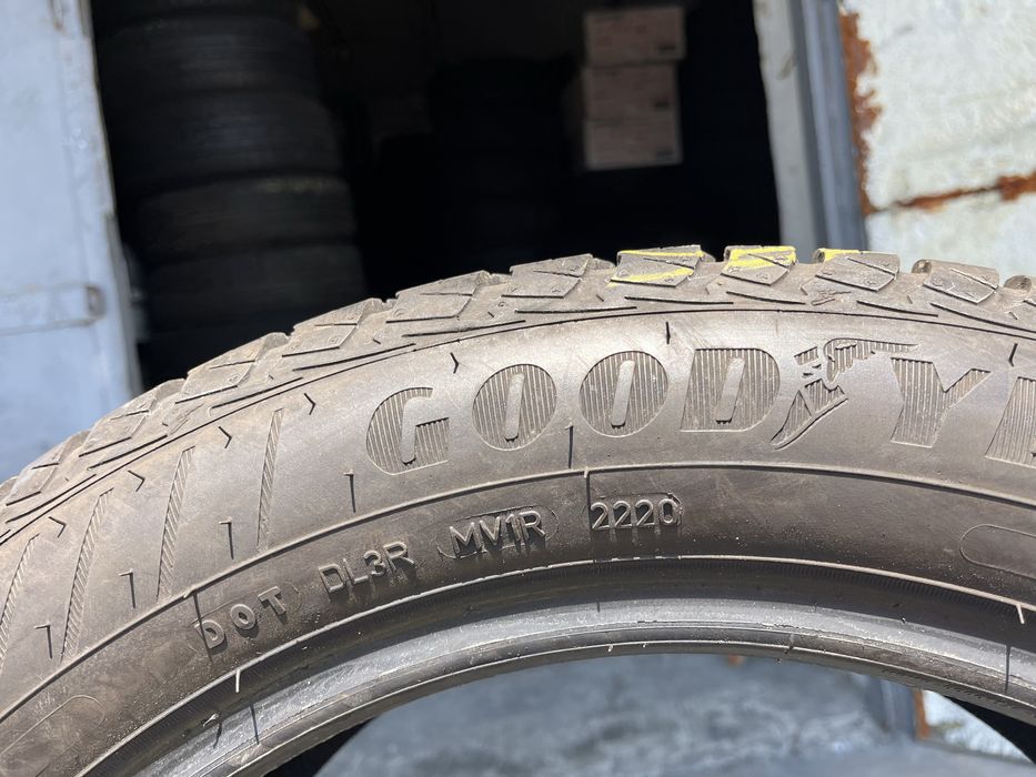 2 бр. летни гуми 215/55/17 GoodYear 6,5 mm DOT 2220