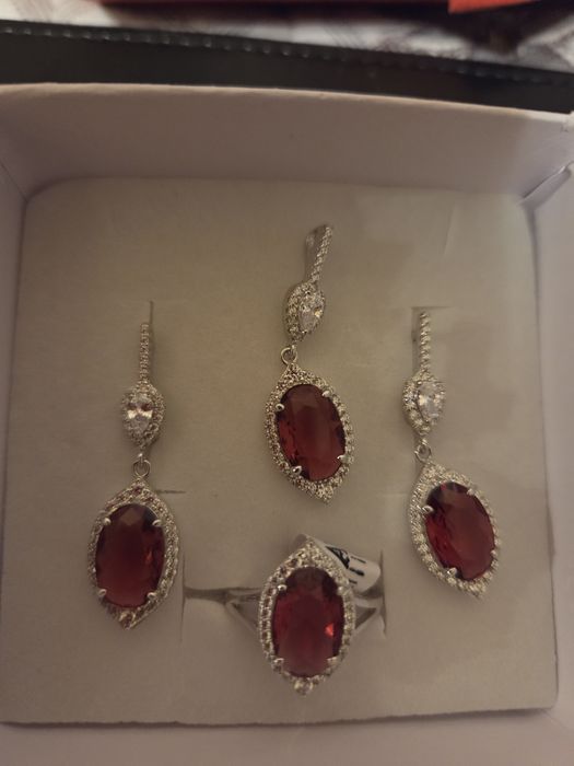 Продается серебряный набор 925 пробы