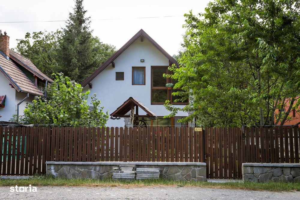 Vilă de Lux pe Malul Lacului – Confort și Vedere Panoramică