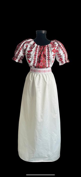 Дамска рокля с народни мотиви