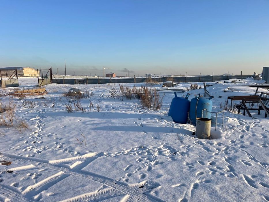 Участок со зданием