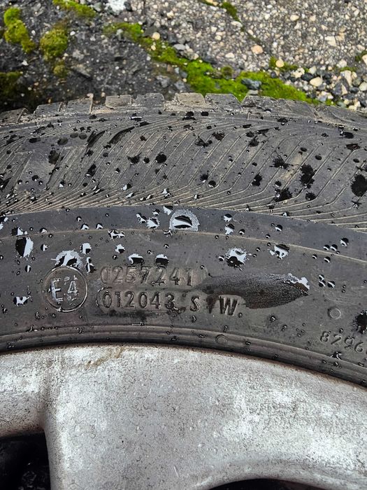 Продавам комплект зимни гуми с джанти