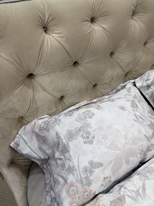 Двуспальная кровать