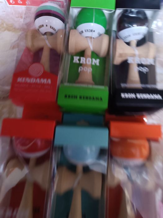 Kendama krom si sweets