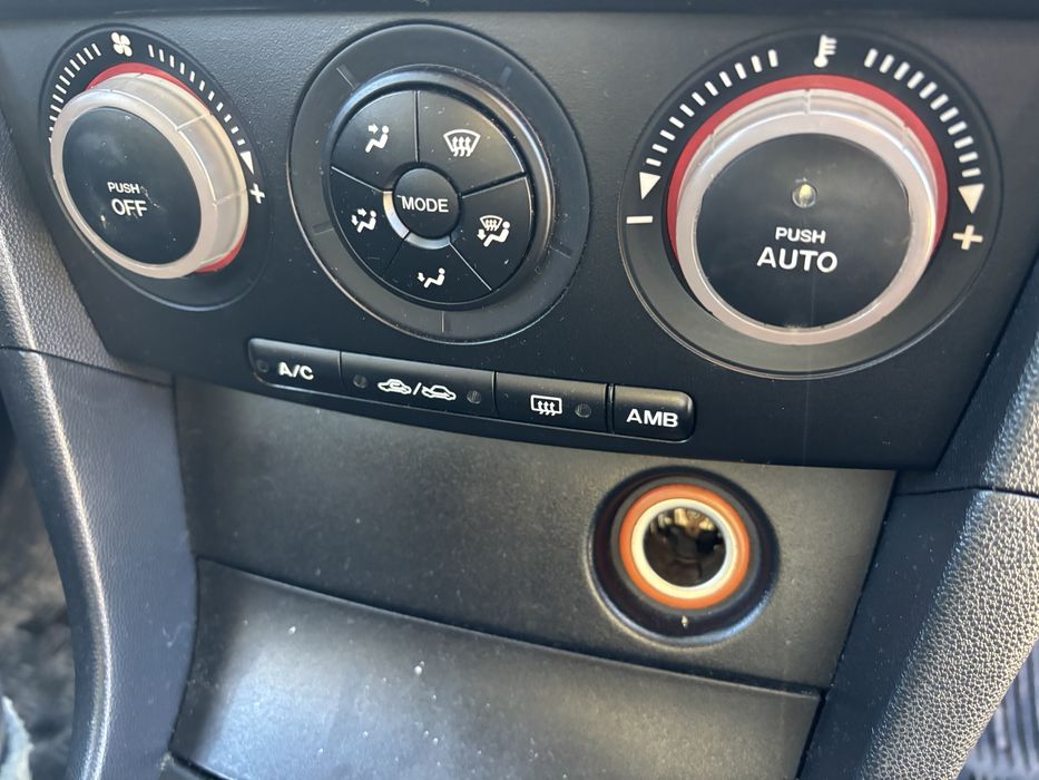 Mazda  Мазда 3  1.6 HDI НА ЧАСТИ