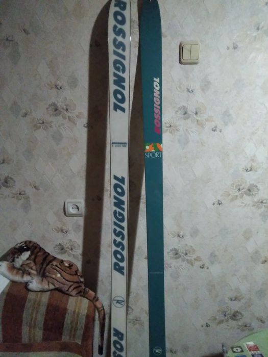 Лыжи горные фирмы ROSSIGNOL новые.