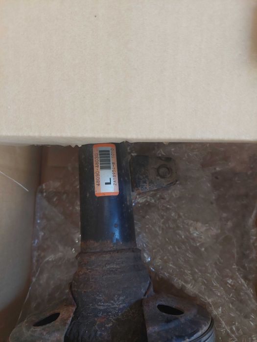 Заден ляв амортисьор въздушен Lexus RX300 RX330 RX400H