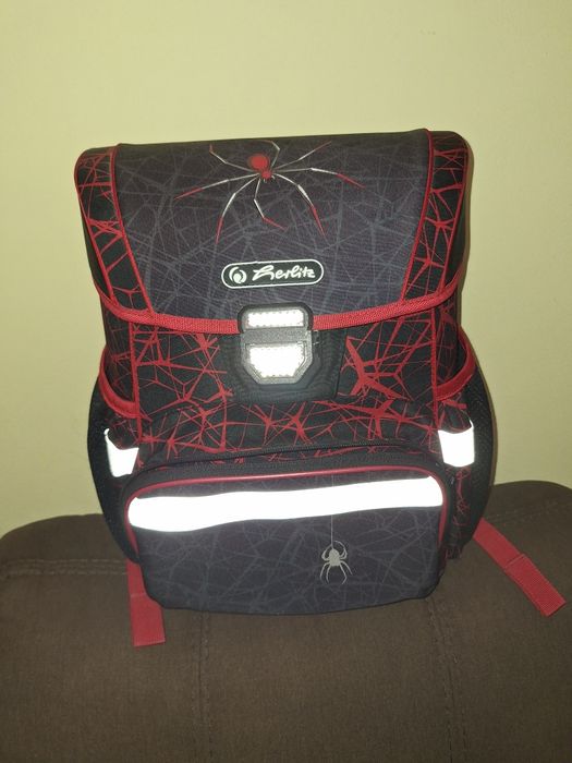 Ученическа раница с твърдо дъно