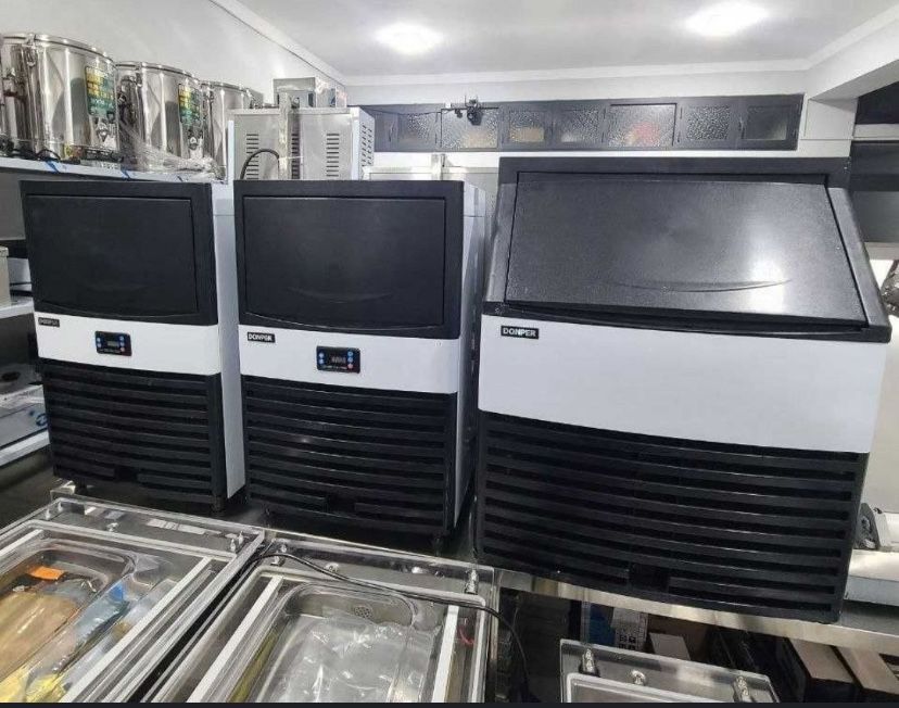 Muz aparat maxito va yaxna ichimliklar uvhun muz tayyorlaydi