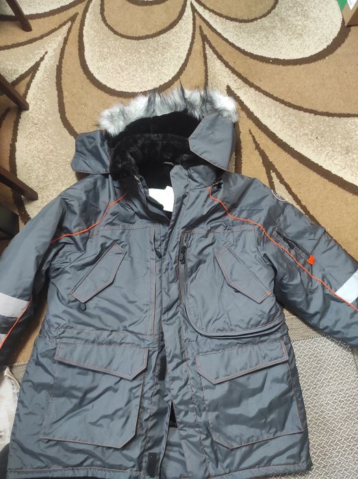 Продам куртку зимниию