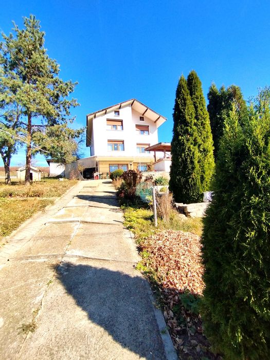 Продава се Къща в с. Горочевци, Област Перник - 820 кв.м за 318 €/кв.м - Снимка #1